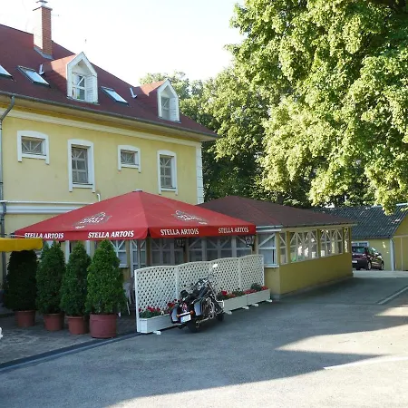 Aranysas Es Bungalows Alsoors 3* Csopak